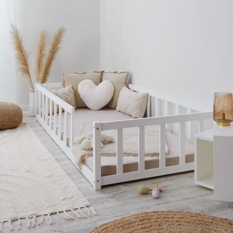 Montessori vit barnsäng med skyddskanter, 90×200 cm Sista chansen