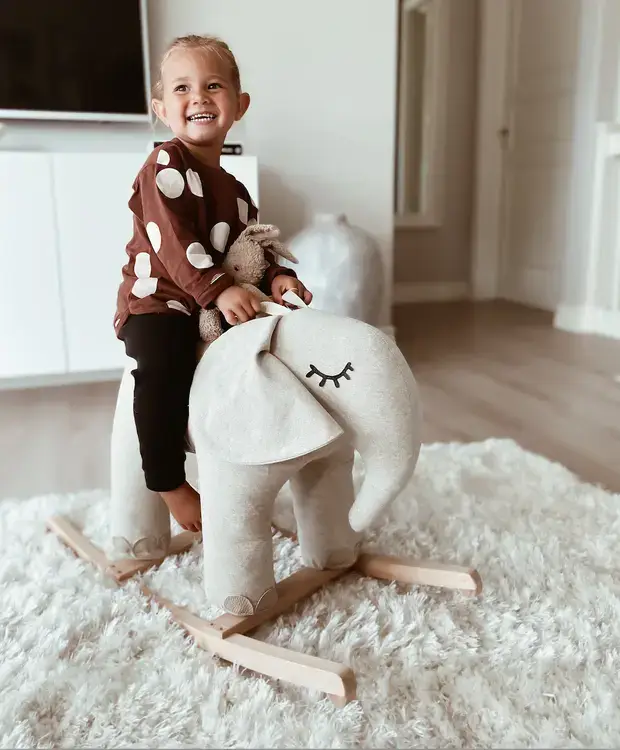 Begränsat antal Gunghäst, Liten Elefant