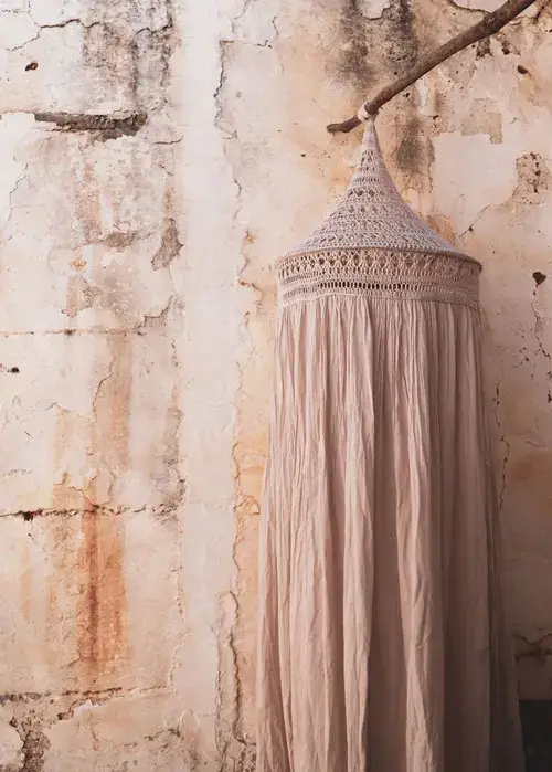 Sänkt pris Numero 74, Tara boho sänghimmel med ljusslinga, Powder